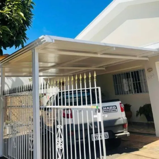Cobertura de Telha Metálica Forro em Rio Claro SP — Instalação em garagem residencial