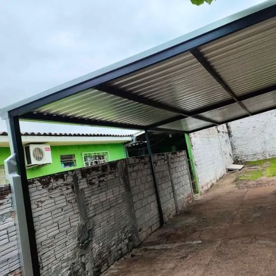Cobertura de Telha Sanduíche em Rio Claro SP — Instalação em estacionamento