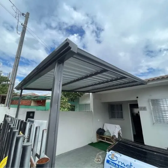 Cobertura de Telha Sanduíche em Rio Claro SP — Cobertura com calha lateral para escoamento