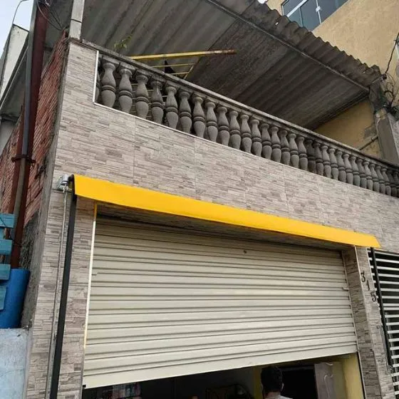 Toldo Cortina com Braços Laterais em Rio Claro SP Toldo Cortina com Braços Laterais em Rio Claro SP — Cobertura em área de piscina