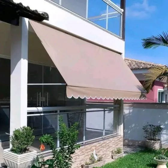 Toldo Cortina com Braços Laterais em Rio Claro SP Toldo Cortina com Braços Laterais em Rio Claro SP — Cobertura com calha lateral para escoamento