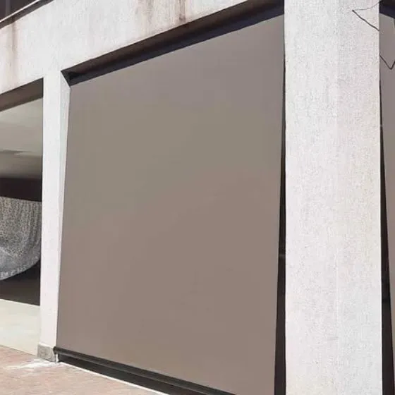 Toldo Cortina de Tela Screen em Rio Claro SP Toldo Cortina de Tela Screen em Rio Claro SP — Cobertura com estrutura metálica reforçada