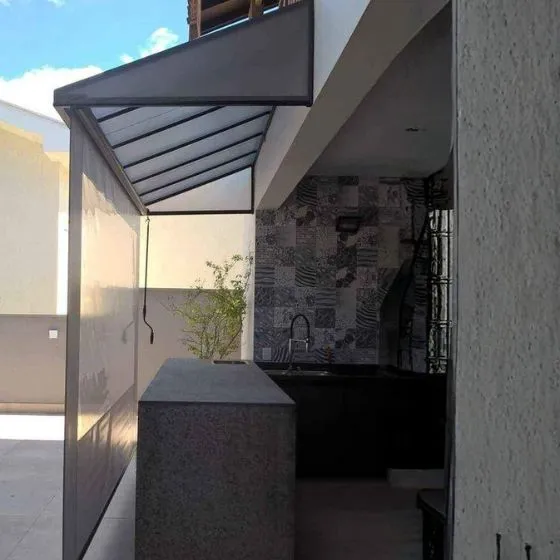 Toldo Cortina Fechamento Vertical em Rio Claro SP Toldo Cortina Fechamento Vertical em Rio Claro SP — Instalação em garagem residencial