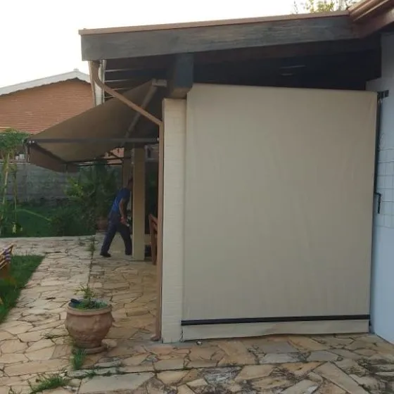 Toldo Cortina Fechamento Vertical em Rio Claro SP Toldo Cortina Fechamento Vertical em Rio Claro SP — Instalação em área gourmet com churrasqueira