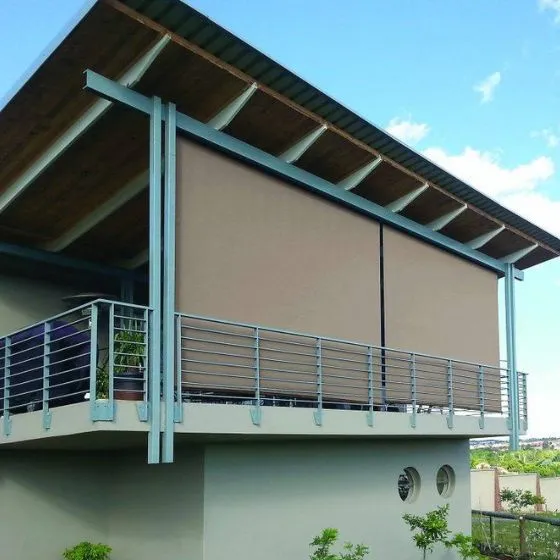 Toldo Cortina Fechamento Vertical em Rio Claro SP Toldo Cortina Fechamento Vertical em Rio Claro SP — Cobertura com calha lateral para escoamento