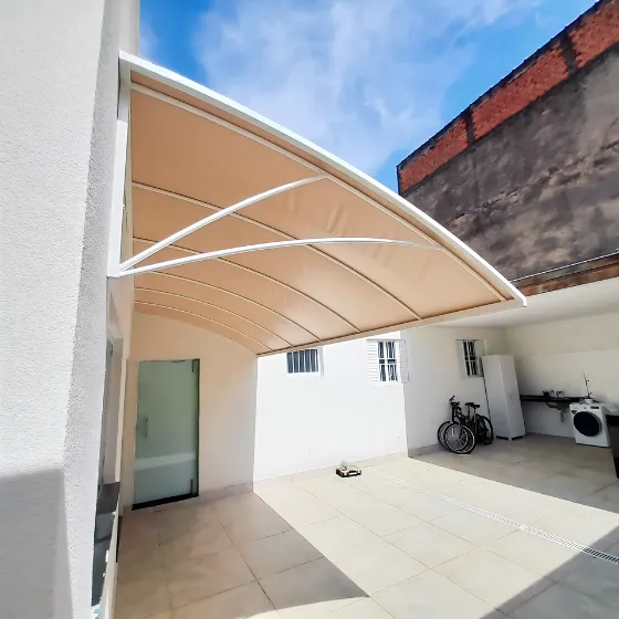 Toldo Fixo de Lona PVC em Jardim Leblon, Rio Claro SP Toldo Fixo de Lona PVC em Jardim Leblon, Rio Claro SP — Cobertura em quintal residencial coberto