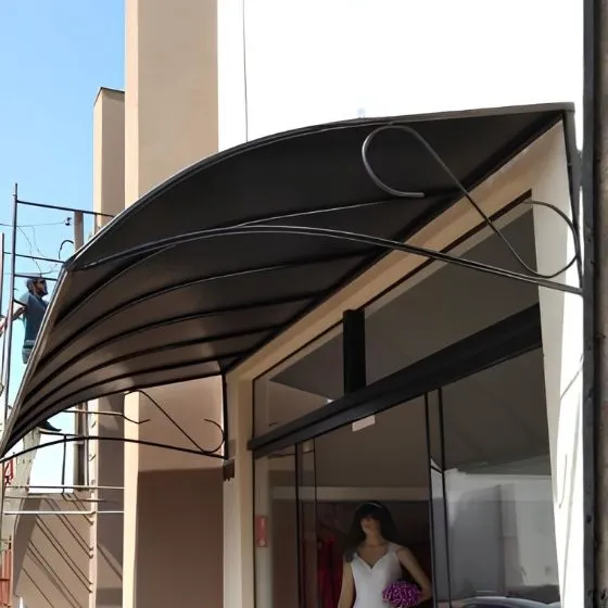 Toldo Fixo de Lona PVC em Jardim Leblon, Rio Claro SP Toldo Fixo de Lona PVC em Jardim Leblon, Rio Claro SP — Cobertura com estrutura metálica reforçada