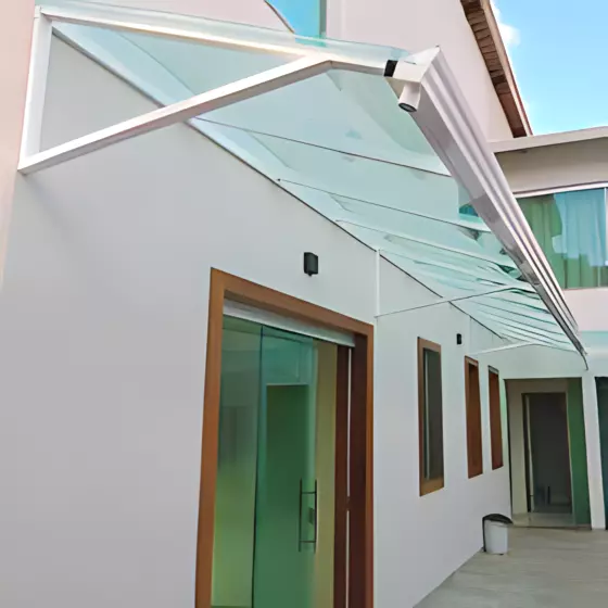 Toldo Fixo Policarbonato Compacto em Rio Claro SP Toldo Fixo Policarbonato Compacto em Rio Claro SP — Cobertura em quintal residencial coberto