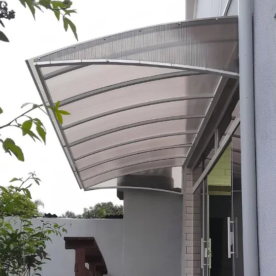 Toldo Policarbonato Alveolar em Rio Claro SP Toldo Policarbonato Alveolar em Rio Claro SP — Instalação em área gourmet com churrasqueira